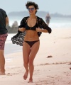 nina-dobrev-January_17th_-_works_out_on_the_beach_in_mexico_6.jpg